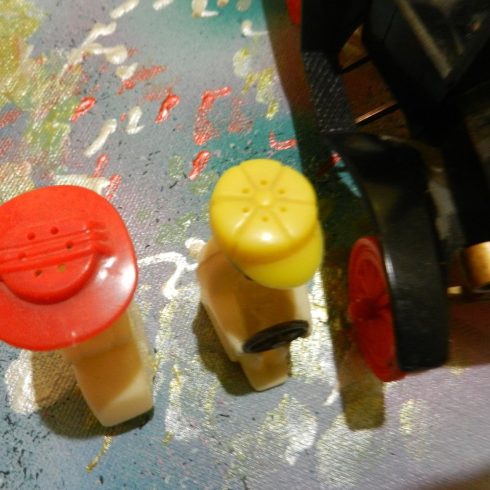 VTG Model A salt shakers his and hers duo made in USA collectible salt cellars - Picture 9 of 16